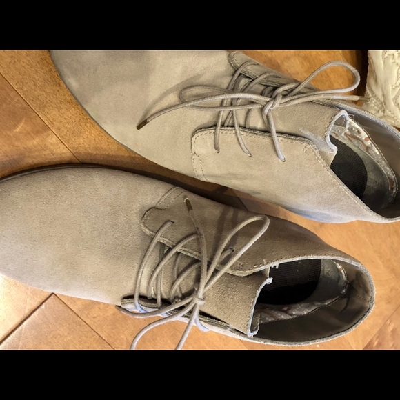 Hush Puppies Desert Heeled Booties - Picture 5 of 10